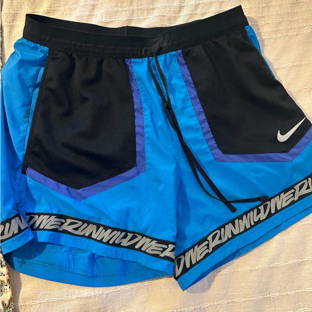 Nike Running - Flex Stride Wild Run - Size Medium